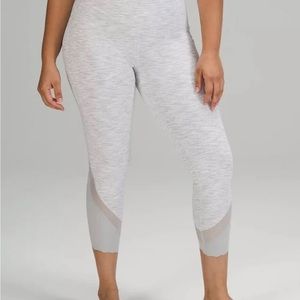 Lululemon Wunder Under Scalloped Hem High-Rise Crop 23" in size 8